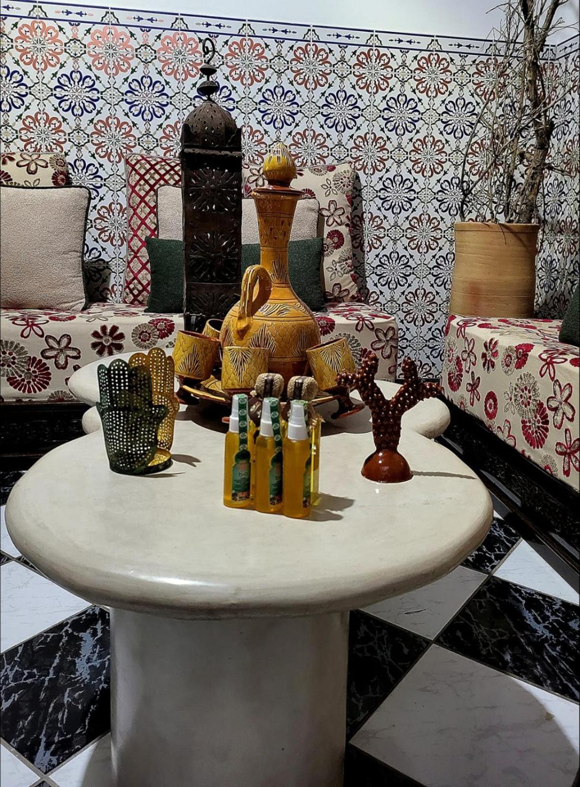 Riad Traditionnel De Charme 3 Chambres 马拉喀什 外观 照片